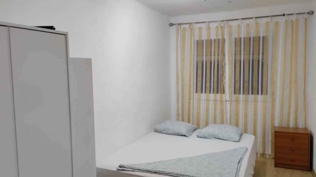 Metro La Salut Apartment Badalona Bagian luar foto